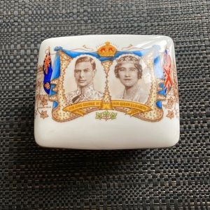 RARE Aynsley Trinket Box King George VI and Queen Elisabeth Canada Visit in 1939
